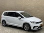 Volkswagen Touran 1.2 TSI 110pk Highline Business R-line 7-persoons | Trekhaak | Navigatie | Camera | Elektrische achterklep | Apple CarPlay | Climate control | Adaptieve cruise | Stoelverwarming | Volledig onderhouden