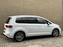 Volkswagen Touran 1.2 TSI 110pk Highline Business R-line 7-persoons | Trekhaak | Navigatie | Camera | Elektrische achterklep | Apple CarPlay | Climate control | Adaptieve cruise | Stoelverwarming | Volledig onderhouden