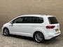 Volkswagen Touran 1.2 TSI 110pk Highline Business R-line 7-persoons | Trekhaak | Navigatie | Camera | Elektrische achterklep | Apple CarPlay | Climate control | Adaptieve cruise | Stoelverwarming | Volledig onderhouden