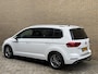 Volkswagen Touran 1.2 TSI 110pk Highline Business R-line 7-persoons | Trekhaak | Navigatie | Camera | Elektrische achterklep | Apple CarPlay | Climate control | Adaptieve cruise | Stoelverwarming | Volledig onderhouden