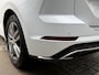 Volkswagen Touran 1.2 TSI 110pk Highline Business R-line 7-persoons | Trekhaak | Navigatie | Camera | Elektrische achterklep | Apple CarPlay | Climate control | Adaptieve cruise | Stoelverwarming | Volledig onderhouden