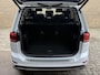 Volkswagen Touran 1.2 TSI 110pk Highline Business R-line 7-persoons | Trekhaak | Navigatie | Camera | Elektrische achterklep | Apple CarPlay | Climate control | Adaptieve cruise | Stoelverwarming | Volledig onderhouden