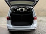 Volkswagen Touran 1.2 TSI 110pk Highline Business R-line 7-persoons | Trekhaak | Navigatie | Camera | Elektrische achterklep | Apple CarPlay | Climate control | Adaptieve cruise | Stoelverwarming | Volledig onderhouden