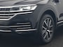 Volkswagen Touareg 3.0 TSi eHybrid 4MOTION Plug In Hybrid 381pk Dealer O.H PHEV | Trekhaak Af Fabriek | Lederen Sportstoelen Massage & Memory | Panodak | Adaptive Cruise | Stoelventilatie | Stoelen & Stuur Verwarmd | Blis | Keyless | Apple Carplay | Navigatie | DAB