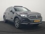 Volkswagen Touareg 3.0 TSi eHybrid 4MOTION Plug In Hybrid 381pk Dealer O.H PHEV | Trekhaak Af Fabriek | Lederen Sportstoelen Massage & Memory | Panodak | Adaptive Cruise | Stoelventilatie | Stoelen & Stuur Verwarmd | Blis | Keyless | Apple Carplay | Navigatie | DAB