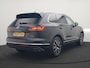 Volkswagen Touareg 3.0 TSi eHybrid 4MOTION Plug In Hybrid 381pk Dealer O.H PHEV | Trekhaak Af Fabriek | Lederen Sportstoelen Massage & Memory | Panodak | Adaptive Cruise | Stoelventilatie | Stoelen & Stuur Verwarmd | Blis | Keyless | Apple Carplay | Navigatie | DAB