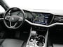 Volkswagen Touareg 3.0 TSi eHybrid 4MOTION Plug In Hybrid 381pk Dealer O.H PHEV | Trekhaak Af Fabriek | Lederen Sportstoelen Massage & Memory | Panodak | Adaptive Cruise | Stoelventilatie | Stoelen & Stuur Verwarmd | Blis | Keyless | Apple Carplay | Navigatie | DAB