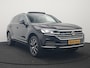 Volkswagen Touareg 3.0 TSi eHybrid 4MOTION Plug In Hybrid 381pk Dealer O.H PHEV | Trekhaak Af Fabriek | Lederen Sportstoelen Massage & Memory | Panodak | Adaptive Cruise | Stoelventilatie | Stoelen & Stuur Verwarmd | Blis | Keyless | Apple Carplay | Navigatie | DAB