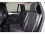 Volvo XC90 T8 Recharge AWD Ultra Bright - Panorama/schuifdak - IntelliSafe Assist & Surround - 360º Camera - Harman/Kardon audio - Adaptieve LED koplampen - Verwarmde voorstoelen, stuur & achterbank - Parkeersensoren voor & achter - Elektr. bedienb. voorstoelen met geheugen - Head up display - Draadloze tel. lader - Extra getint glas - 20' LMV