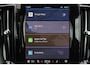 Volvo XC60 T6 Recharge AWD Plus Dark - LONG RANGE - Panorama/schuifdak - IntelliSafe Assist & Surround - 360º Camera - Harman/Kardon audio - Adaptieve LED koplampen - Verwarmde voorstoelen, stuur & achterbank - Elektr. bedienb. voorstoelen met geheugen - Parkeersensoren voor & achter - Draadloze tel. lader - Extra getint glas - 19' LMV