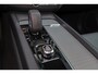 Volvo XC60 T6 Recharge AWD Plus Dark - LONG RANGE - Panorama/schuifdak - IntelliSafe Assist & Surround - 360º Camera - Harman/Kardon audio - Adaptieve LED koplampen - Verwarmde voorstoelen, stuur & achterbank - Elektr. bedienb. voorstoelen met geheugen - Parkeersensoren voor & achter - Draadloze tel. lader - Extra getint glas - 19' LMV