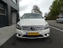 Mercedes-Benz B-klasse 180 Automaat 122PK Ambition Airco Cruise Control Navigatie LED PDC V+A 2 Sleutels + Boekjes aanwezig