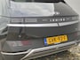 Hyundai Ioniq 5 Connect+ AWD 77.4 kWh Automaat / Origineel NL auto / HUD / Stuur-, en Stoelverwarming / Allseason beanden / Trekgewicht 1600 Kg / Elektrische achterklep / Bose Audio Systeem / Apple Carplay Android Auto / Navigatie / Achteruitrijcamera /