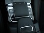 Mercedes-Benz A-klasse 160 Business Solution AMG | Parkeerpakket met Camera | Cruise Controle | LED Verlichting | Navigatie | Inclusief 24 maanden Mercedes-Benz Certified garantie voor Europa.