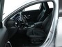 Mercedes-Benz A-klasse 160 Business Solution AMG | Parkeerpakket met Camera | Cruise Controle | LED Verlichting | Navigatie | Inclusief 24 maanden Mercedes-Benz Certified garantie voor Europa.