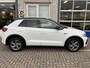 Volkswagen T-Roc 1.5 TSI R-Line / AUTOMAAT/ FABRIEKSGARANTIE T/M 2-2027/ TREKHAAK/ ALCANTARA/ ADAPT. CRUISE/ APP-CONNECT/ NAVI/ MATRIX/ RIJ-MODI/ PARK. SENSOREN + CAMERA/ STOEL VERWARM.