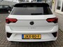 Volkswagen T-Roc 1.5 TSI R-Line / AUTOMAAT/ FABRIEKSGARANTIE T/M 2-2027/ TREKHAAK/ ALCANTARA/ ADAPT. CRUISE/ APP-CONNECT/ NAVI/ MATRIX/ RIJ-MODI/ PARK. SENSOREN + CAMERA/ STOEL VERWARM.