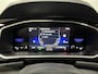Volkswagen T-Roc 1.5 TSI R-Line / AUTOMAAT/ FABRIEKSGARANTIE T/M 2-2027/ TREKHAAK AFNEEMBAAR/ FABRIEKSGARANTIE/ ALCANTARA/ ADAPT. CRUISE/ APP-CONNECT/ NAVI/ MATRIX/ RIJ-MODI/ PARK. SENSOREN + CAMERA/ STOEL VERWARM.