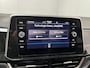 Volkswagen T-Roc 1.5 TSI R-Line / AUTOMAAT/ FABRIEKSGARANTIE T/M 2-2027/ TREKHAAK AFNEEMBAAR/ FABRIEKSGARANTIE/ ALCANTARA/ ADAPT. CRUISE/ APP-CONNECT/ NAVI/ MATRIX/ RIJ-MODI/ PARK. SENSOREN + CAMERA/ STOEL VERWARM.