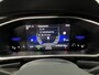 Volkswagen T-Roc 1.5 TSI R-Line / AUTOMAAT/ FABRIEKSGARANTIE T/M 2-2027/ TREKHAAK AFNEEMBAAR/ ADAPT. CRUISE/ MATRIX/ NAVI/ APP-CONNECT/ RIJ-MODI/ STOEL VERWARM./ PARK. SENSOREN + CAMERA