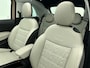 Fiat 500C La Prima 42 kWh 118pk Automaat | Navigatie | Soft Top | Achteruitrijcamera | Kunstlederen Bekleding | Parkeersensoren Voor en Achter | Keyless Entry/Start | LED Koplampen | Dodehoek | Adaptieve Cruise Control | Climate Control | 17" Lichtmetalen Velgen | Apple Carplay/Android Auto |