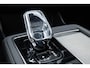 Volvo XC90 T8 Plug-in hybrid AWD Ultra Dark | Trekhaak | Bowers & Wilkins | Luchtvering | 360 Graden Camera | Apple Carplay | Geventileerde Stoelen | BLIS Dodehoekdetectie | Panoramadak | Standkachel