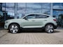 Volvo C40 Single Motor Extended Range Ultimate 82 kWh Automaat | Elektrisch verstelbare stoelen | Harman/ Kardon Audio | Stoel + Stuurverwarming | Nubuck bekleding | Elektrische achterklep | Adaptieve Cruise Control | Panoramadak |