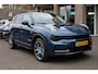 Lynk & Co 01 1.5 261PK! TREKHAAK-AFN! 6.6Kwh LADEN! 360-CAMERA PANO/SCHUIF INFINITY DAB NAVI CARPLAY CAMERA STOELVERWARMING ELEK.ACHTERKLEP 20"LMV