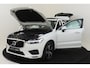 Volvo XC60 T4 AUT. R-DESIGN -PANO.DAK|KEYLESS|TREKHAAK|PDC|VERW.VOORSTOELEN|BLIS