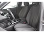 Peugeot 2008 1.2 100PK ALLURE | NAVIGATIE | APPLE CARPLAY/ANDROID AUTO | DAB RADIO | LED | PARKEERSENSOREN | ACHTERUIRIJCAMERA | DODEHOEKDETECTIE | 360° CAMERA | ADAPTIVE CRUISECONTROL | 3D-COCKPIT | ZWARTE DAKRAILS | 17" LICHTMETAAL |