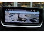 Peugeot 2008 1.2 100PK ALLURE | NAVIGATIE | APPLE CARPLAY/ANDROID AUTO | DAB RADIO | LED | PARKEERSENSOREN | ACHTERUIRIJCAMERA | DODEHOEKDETECTIE | 360° CAMERA | ADAPTIVE CRUISECONTROL | 3D-COCKPIT | ZWARTE DAKRAILS | 17" LICHTMETAAL |