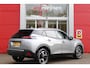 Peugeot 2008 1.2 100PK ALLURE | NAVIGATIE | APPLE CARPLAY/ANDROID AUTO | DAB RADIO | LED | PARKEERSENSOREN | ACHTERUIRIJCAMERA | DODEHOEKDETECTIE | 360° CAMERA | ADAPTIVE CRUISECONTROL | 3D-COCKPIT | ZWARTE DAKRAILS | 17" LICHTMETAAL |
