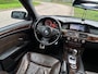 BMW 5-Serie 530xi High Executive Aut. M-pakket ECC Navi Schuif-kanteldak LMV 19" Leder Comfortstoelen Bi-xenon Cruisecontr. Nw Apk