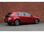 Volvo V40 T2 122PK Edition+ | Stoelverwarming | Navigatie | Cruise Control | Parkeersensoren achter | Sensus Connect premium audio | Regensensor | Climate control | LED koplampen