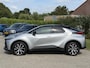 Toyota C-HR 1.8 Hybrid 140 First Edition | Bi-tone | Stoel- stuurverwarming | Elek. achterklep | Camera | PDC V+A