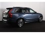 Volvo XC90 T8 Recharge AWD Plus Dark - LONG RANGE - IntelliSafe Assist & Surround - 360º Camera - Harman/Kardon audio - Adaptieve LED koplampen - Verwarmde voorstoelen, stuur & achterbank - Parkeersensoren voor & achter - Elektr. bedienb. voorstoelen met geheugen - Draadloze tel. lader - Extra getint glas - Elektr. inklapbare trekhaak - 20' LMV