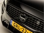 Volvo V60 2.0 T8 Twin Engine AWD R-Design 391Pk Automaat (PANORAMADAK, BLACK EDITION, HEAD-UP DISPLAY, LEDER, MEMORY SEATS, STUUR/STOELVERWARMING, HARMAN/KARODN, 360 CAMERA, ADAPTIVE CRUISE, KEYLESS, NIEUWSTAAT)