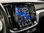 Volvo V60 2.0 T8 Twin Engine AWD R-Design 391Pk Automaat (PANORAMADAK, BLACK EDITION, HEAD-UP DISPLAY, LEDER, MEMORY SEATS, STUUR/STOELVERWARMING, HARMAN/KARODN, 360 CAMERA, ADAPTIVE CRUISE, KEYLESS, NIEUWSTAAT)