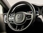 Volvo V60 2.0 T8 Twin Engine AWD R-Design 391Pk Automaat (PANORAMADAK, BLACK EDITION, HEAD-UP DISPLAY, LEDER, MEMORY SEATS, STUUR/STOELVERWARMING, HARMAN/KARODN, 360 CAMERA, ADAPTIVE CRUISE, KEYLESS, NIEUWSTAAT)