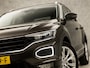 Volkswagen T-Roc 1.5 TSI Sport 150Pk (PANORAMADAK, VIRTUAL COCKPIT, APPLE CARPLAY, STUUR/STOELVERWARMING, LEDER, LED KOPLAMPEN, KEYLESS, ADAPTIVE CRUISE, GETINT GLAS, NIEUWSTAAT)