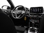 Volkswagen T-Roc 1.5 TSI 150 pk DSG R-Line Edition | Trekhaak | Achteruitrijcamera | Stoelverwarming | Navigatie | Sportonderstel  | Park Assist | 17 inch