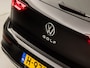 Volkswagen Golf 1.5 TSI Sport (SCHUIFDAK, 4 CILINDER, MEMORY SEATS, HEAD-UP DISPLAY, STUUR/STOELVERWARMING, DYNAMISCHE KNIPPERLICHTEN, SPORTSTOELEN, CAMERA, GETINT GLAS, ALCANTARA, NIEUWE APK, NIEUWSTAAT)