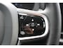 Volvo XC60 B5 Plus Dark | Incl. 12 maanden garantie | Trekhaak | Cruise Control | Verwarmde stoelen | Verwarmd stuurwiel | Apple Carplay/Android Auto | Elektrisch verstelbare voorstoelen | Elektrisch bedienbare achterklep | Lichtmetalen velgen | Bluetooth | DAB