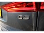 Volvo XC60 B5 Plus Dark | Incl. 12 maanden garantie | Trekhaak | Cruise Control | Verwarmde stoelen | Verwarmd stuurwiel | Apple Carplay/Android Auto | Elektrisch verstelbare voorstoelen | Elektrisch bedienbare achterklep | Lichtmetalen velgen | Bluetooth | DAB