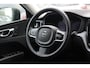 Volvo XC60 B5 Plus Dark | Incl. 12 maanden garantie | Trekhaak | Cruise Control | Verwarmde stoelen | Verwarmd stuurwiel | Apple Carplay/Android Auto | Elektrisch verstelbare voorstoelen | Elektrisch bedienbare achterklep | Lichtmetalen velgen | Bluetooth | DAB