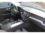 Volvo XC60 B5 Plus Dark | Incl. 12 maanden garantie | Trekhaak | Cruise Control | Verwarmde stoelen | Verwarmd stuurwiel | Apple Carplay/Android Auto | Elektrisch verstelbare voorstoelen | Elektrisch bedienbare achterklep | Lichtmetalen velgen | Bluetooth | DAB