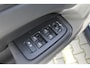 Volvo XC60 B5 Plus Dark | Incl. 12 maanden garantie | Trekhaak | Cruise Control | Verwarmde stoelen | Verwarmd stuurwiel | Apple Carplay/Android Auto | Elektrisch verstelbare voorstoelen | Elektrisch bedienbare achterklep | Lichtmetalen velgen | Bluetooth | DAB