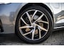 Volvo V60 T6 Recharge AWD R-Design | Trekhaak | Adaptive cruise control | Navigatie | Harman/Kardon | Stoel- Stuur-verw | BLIS | 360 camera | Actieve LED koplampen | Gelamineerde zijruiten | Apple Carplay / Android Auto |