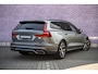 Volvo V60 T6 Recharge AWD R-Design | Trekhaak | Adaptive cruise control | Navigatie | Harman/Kardon | Stoel- Stuur-verw | BLIS | 360 camera | Actieve LED koplampen | Gelamineerde zijruiten | Apple Carplay / Android Auto |