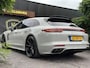 Porsche Panamera Sport Turismo 4.0 Turbo S E-Hybrid Keramisch Panoramadak Sportdesign Sportchrono Vossen 22”LM Krijt Grijs 680 PK!